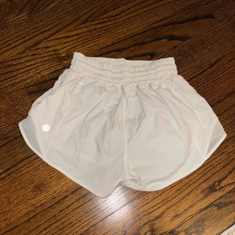 Lululemon Hotty Hot Shorts White Women’s 0 (2.5” in-seam). High-rise.